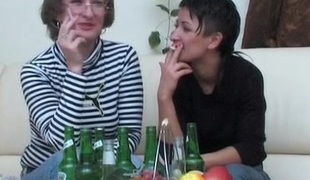 Elvira and Subrina lezzy mamma on video