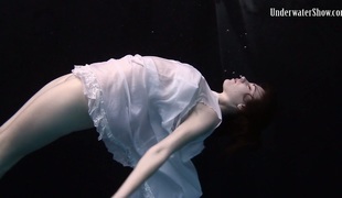 Andrejka demonstrating hawt body in artistic underwater photoshoot