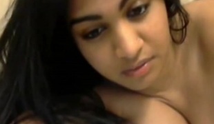 Cute indian sexy plump girl plays with herself